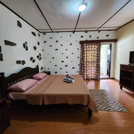 Tiptop Hotel, Resto And Delishop Panglao Esterno foto